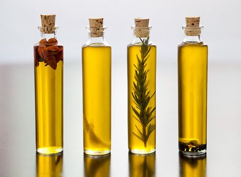 DIY infused olive oils will still be a thing. | These Are Going To Be The 16 Biggest Food Trends In 2016, According To Pinterest Cupcakes Red Velvet, Kolaci I Torte, Diy Wedding Gifts, Infused Olive Oil, Olive Oils, Flavored Oils, Herbal Infusion, Infused Oils, Edible Gifts