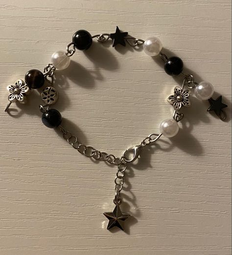 black white glass beaded bracelet Black Braclet Aesthetic, Black Bracelets Aesthetic, Grunge Jewelry Bracelets, Black Bracelet Aesthetic, Black Bracelet Ideas, Red Bracelet Diy, Black And White Bracelets, Black And White Beaded Bracelet, Black And White Jewelry