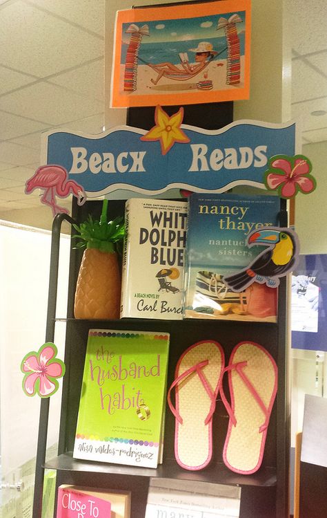 Schimelpfenig Library May 2015 Adult Display: Beach Reads! June Library Display Ideas, May Library Displays, Summer Library Displays, Library Display Ideas, Teen Library Displays, School Library Book Displays, Beach Decorations, Reading Display, School Library Displays