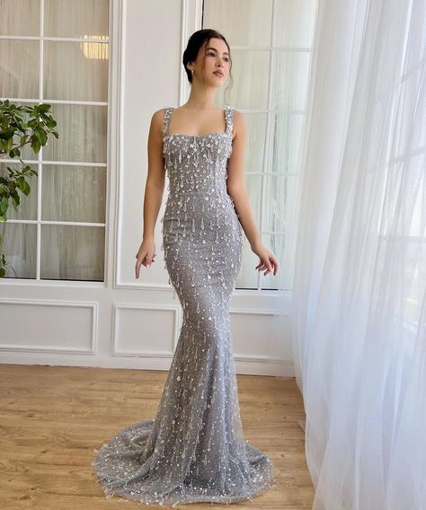 Gorgeous Prom Dresses Classy, Dinner Dress Classy Elegant, Elegant Silk Dresses, Dark Dress, Dinner Dress Classy, Stylish Wedding Dresses, Senior Prom, فستان سهرة, Wedding Dress Sizes