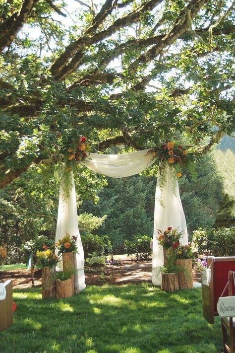 Beautiful Backyard Wedding, Backyard Wedding Ceremony, Aisle Decorations, Wedding Alters, Yard Wedding, Wedding Aisle Decorations, Future Wedding Plans, Outdoor Wedding Decorations, Wildflower Wedding