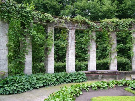 Columns in the garden. Ancient Greek Garden, Ancient Garden, Greek Garden, Roman Garden, English Garden Design, Ancient Greek Architecture, Garden Lanterns, Mediterranean Garden, Pergola Designs