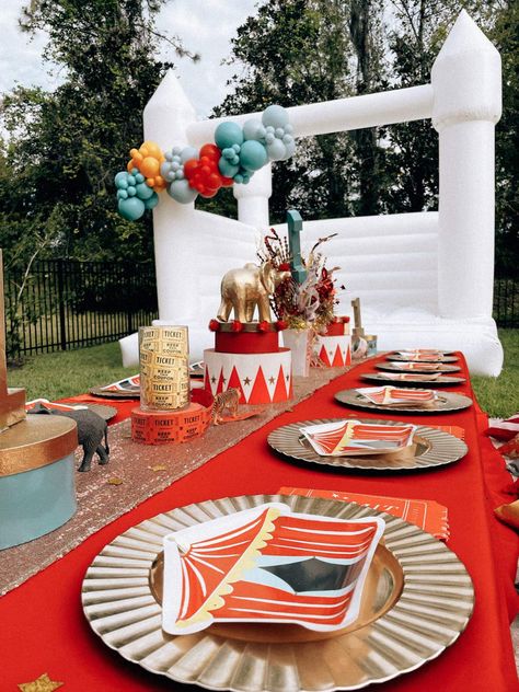 Carnival Birthday Party | CatchMyParty.com Circus Theme Centerpieces, Circus Theme Party Decorations, Carnival First Birthday, Carnival Birthday Party Ideas, Carnival Birthday Party Theme, Carnival Birthday Party, Circus Theme Party, Carnival Themed Party, Carnival Theme