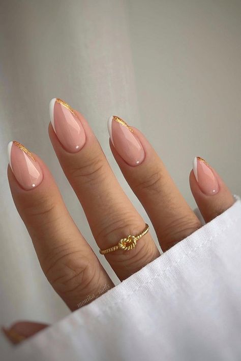 Simple Nails With Gold Accent, French Nails Gold Accent, Nail Ideas Almond Shape Classy, French Manicure With Gold Accent, Almond French Nail Designs, Gold Tip Almond Nails, French Nails With Gold Accent, Modern French Manicure Almond Nails, Nude Nails Almond Shape