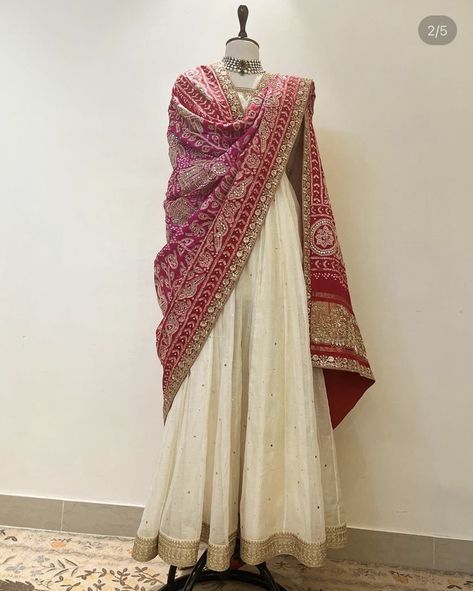 White Kurta With Red Dupatta, White Bridal Lehenga With Red Dupatta, Anarkali From Saree Ideas, Dress With Patola Dupatta, White Kurta With Dupatta, Plain Anarkali With Heavy Dupatta, Heavy Anarkali Suits Wedding, Wedding Function Dress, Plain Suit With Heavy Dupatta