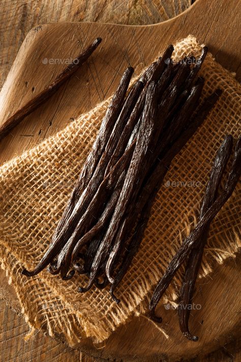 Vanilla Beans Photography, Vanilla Beans Aesthetic, Vanilla Flower Photography, Vanilla Flower Aesthetic, Vanilla Bean Aesthetic, Raw Beans, Vanilla Photography, Raw Aesthetic, Asian Background