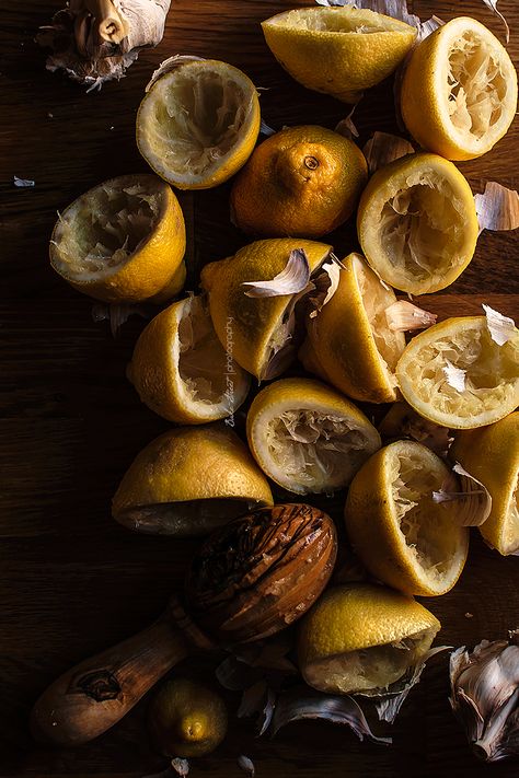 Preserved lemons {Hamad Mraquade} - Bake-Street.com Lime Flowers, Dark Food Photography, Bern Switzerland, Dessert Photography, Preserved Lemons, Beautiful Food Photography, Food Photography Inspiration, Fruit Photography, Still Life Photos