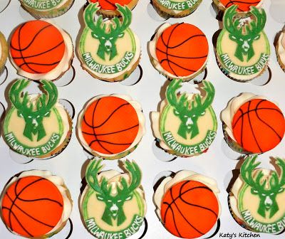 Katy's Kitchen: Milwaukee Bucks Basketball Cupcakes Milwaukee Bucks Birthday Party, Basketball Deserts, Milwaukee Bucks Cake, Basketball Theme Baby Shower, Basketball Cupcakes, Football Cakes, Milwaukee Bucks Basketball, Bucks Basketball, Cedar Rapids Iowa