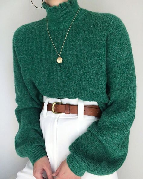 Emerald Green Outfit, Green Sweater Outfit, Oversized Turtleneck, Wool Clothing, Cooler Look, Oversized Knitted Sweaters, Winter Outfits For Work, Green Outfit, Outfit Aesthetic