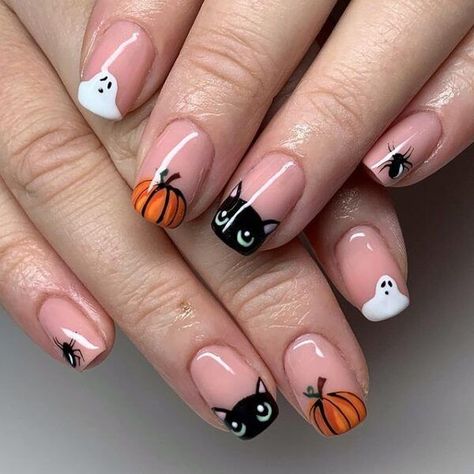 50  Spooky Halloween Nails You Need To Try! This includes halloween nails acrylic, halloween nails ideas, halloween nails short, halloween nails simple, halloween nails acrylic coffin, halloween nails easy, halloween nails 2021 and more! This also includes cute halloween nails, easy halloween nails, halloween nail designs, halloween nail art, halloween nail ideas simple, halloween nail ideas, simple halloween nails and more! #halloweennails #halloweennailart, #halloweennailideas Gel Nail Halloween Designs, Nail For Halloween, Nail Art Halloween Easy, Minimalist Nails Halloween, Cat Nails Halloween, Halloween Nails Minimalist, Halloween Cat Nail Art, Minimalistic Halloween Nails, Short Square Nails Halloween