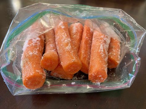 Freezing Carrots, Frozen Carrots, How To Store Carrots, Baby Recipe, Carrot Greens, Teething Baby, Protein Nutrition, Cooked Carrots, Frozen Vegetables