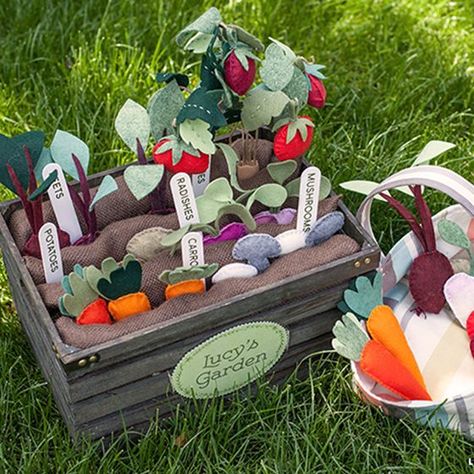 Felt Vegetable Garden, Maluchy Montessori, Baby Mobil, Diy Kids Toys, Diy Felt, Felt Food, Handmade Kids, Baby Diy, Kid Toys