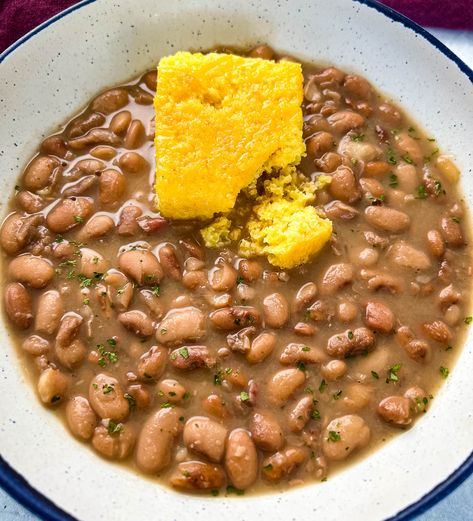 Southern Pinto Beans Soul Food Side Dishes, Southern Pinto Beans, Southern Pinto Beans Recipe, Food Side Dishes, Pinto Beans Recipe, Cultural Recipes, Pinto Bean Soup, Beans And Cornbread, Ham Hocks