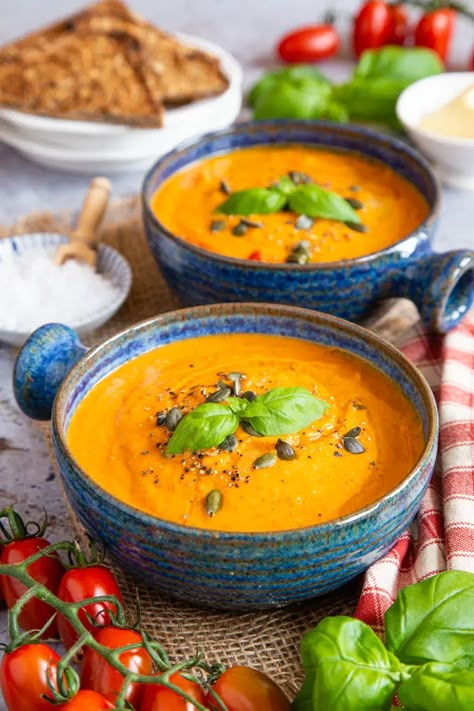 Tomato And Lentil Soup, Soup With Lentils, Red Pepper And Tomato Soup, Veg Soup Recipes, Pepper And Tomato Soup, Tomato Lentil Soup, Tomato Lentils, Soup Maker Recipes, Med Diet