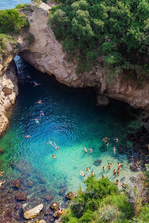 Ultimate Sorrento, Italy Travel Guide: Top Things to Do & Explore Beaches In Sorrento Italy, What To Do In Sorrento Italy, Italy Bucket List Destinations, Things To Do In Positano Italy, Sori Italy, Sorrento Itinerary, Italy Bachelorette, Sorrento Italy Aesthetic, Sorrento Aesthetic