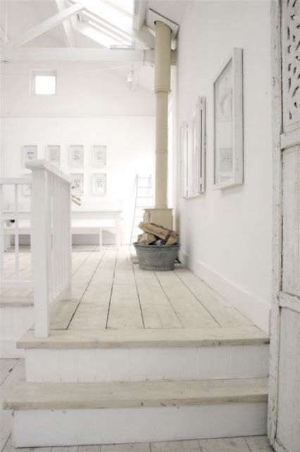 Foster House, Case In Stile Country, Wood Wall Design, Converted Barn, Casa Vintage, White Farmhouse, Hus Inspiration, White Living, White Rooms