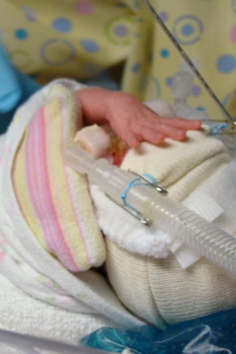 NICU Nurses Shared What They Want Parents to Know — and Try Not to Tear Up Nicu Nursing, Nursing School Inspiration, Nursing Motivation, Neonatal Nurse, Neonatal Intensive Care Unit, Nursing Baby, Nursing Career, Nicu Nurse, Dream Career