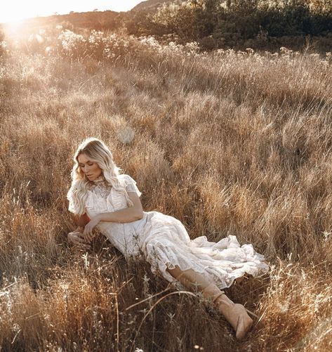 Wheat Field Photos, Summer Portrait, Flowers Field, September 1st, Wheat Field, Wheat Fields, Graduation Photos, Shoot Ideas, Senior Portraits