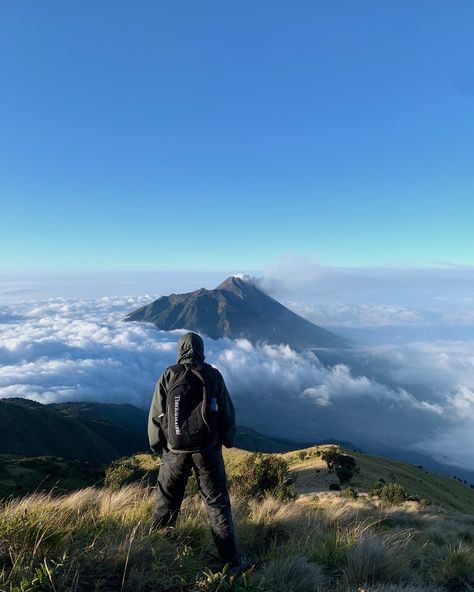 Real (only the beauty of nature can fix me) Mountain Travel Aesthetic, Adventurer Aesthetic, Mountain Pics, An Eye For An Eye, Nature Places, Eye For An Eye, Hiking Fits, Mountains Aesthetic, Mountain Camping