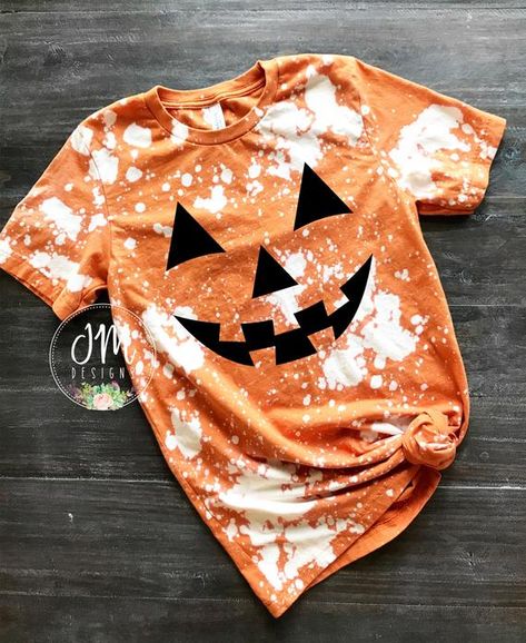 Cricut T Shirt Ideas, Bleach Halloween, Pumpkin Painting Idea, Halloween Shirt Designs, Bleach Shirt Diy, Dog Mom Life, Personalized T Shirt, Halloween Tee Shirts, Cricut Halloween