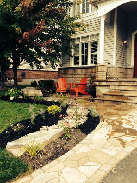 Front Landscaping with sitting area Landscaping Entrance, Garden Front Of House, Front Yard Patio, Front Yards Curb Appeal, Backyard Seating Area, Patio Flowers, Front Walkway, Cheap Backyard, Backyard Seating