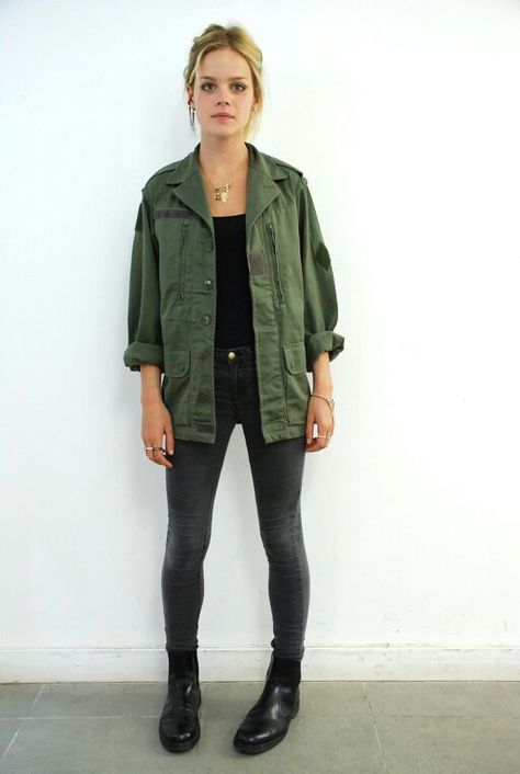 army jacket Army Jacket Women, Jackets Outfit, Green Jacket Outfit, Army Outfit, Parka Outfit, Jackets Pattern, Jackets Oversized, Military Jackets, Jacket Outfit Women