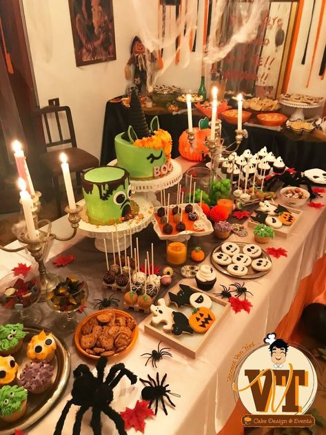 Candy Table Halloween Party, Halloween Treat Table Ideas, Halloween Birthday Dessert Table, Halloween Party Candy Table Ideas, Halloween Snack Table Ideas, Rich Halloween Party Aesthetic, Candy Table Halloween, Halloween Dessert Table Ideas, Halloween Snack Table