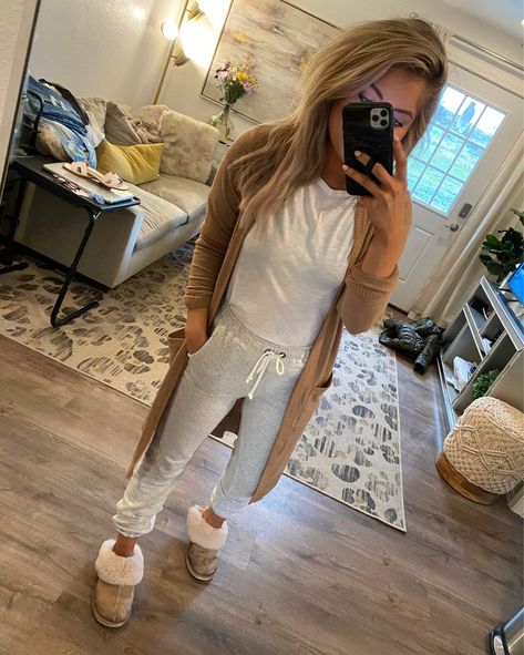 Cute Lounge Outfits, Lounge Outfits, Comfy Outfits Winter, Loungewear Outfits, Lounge Outfit, Lazy Day Outfits, Cute Comfy Outfits, Comfy Fashion, Wearing Clothes