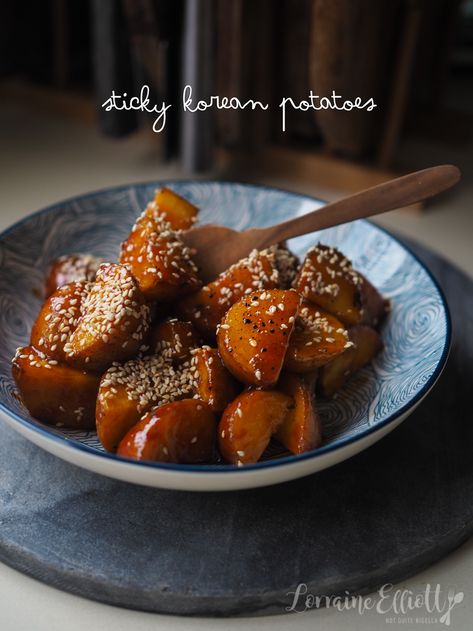 Sticky Korean Potatoes @ Not Quite Nigella Sticky Potatoes, Gamja Jorim, Korean Potatoes, Yummy Asian Food, Korean Sweet Potato, Sweet Potato Dishes, Potatoes Recipes, Korean Barbecue, Korean Cooking