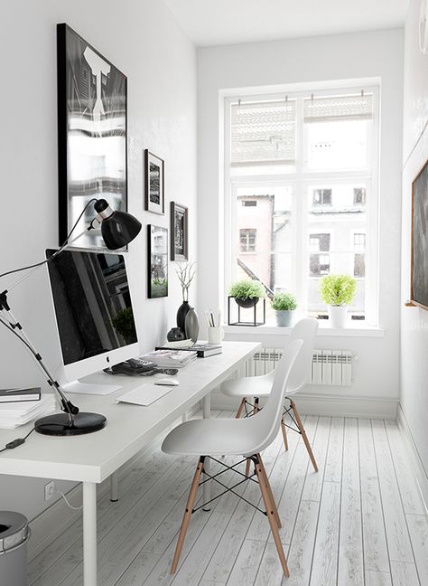 Arbeitszimmer Inspiration für kleine Räume - Workspace Inspiration White in White and of course Mac ;-) Black And White Office, Interior Kantor, Tiny Office, Minimalist Home Office, Small Home Offices, Home Office Inspiration, White Desk, White Office, Workspace Inspiration