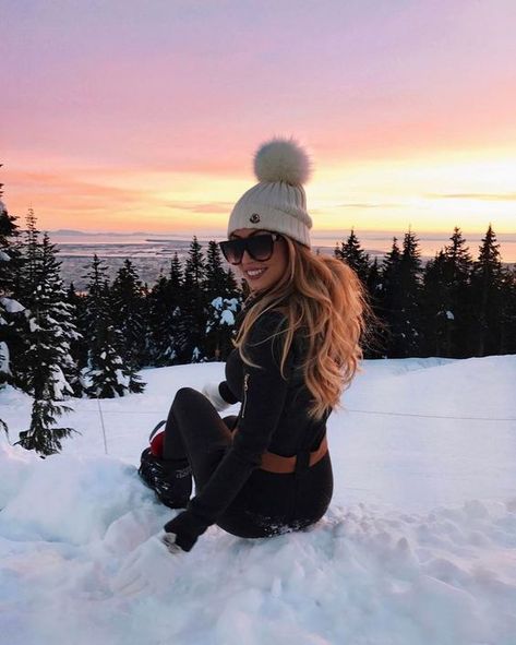 Snow Selfies, Snow Photoshoot, Perfect Winter Outfit, Winter Instagram, Snow Photography, Lingerie Photoshoot, Snow Girl, Winter Photoshoot, Snow Outfit