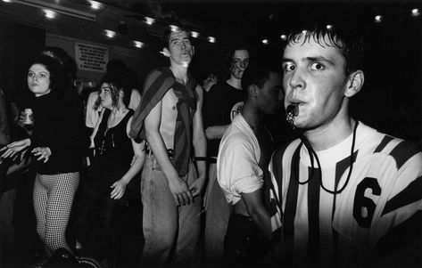 Photos capturing the blissful hedonism of ‘90s rave culture Rave Photos, Uk Rave, Bobby Robson, Photography 90s, Royal Books, Rave Scene, 90s Rave, British Culture, Notting Hill Carnival