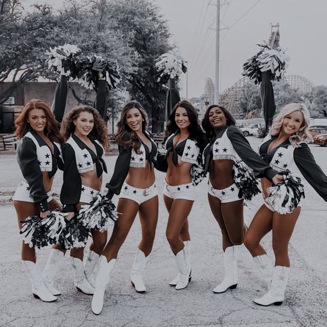 Nfl Cheerleading Aesthetic, Nfl Cheerleader Aesthetic, Dcc Aesthetic, Cheerleader Aesthetic, Sports Announcer, Americas Sweethearts, Nfl Wives, Patriots Cheerleaders, Dallas Cheerleaders