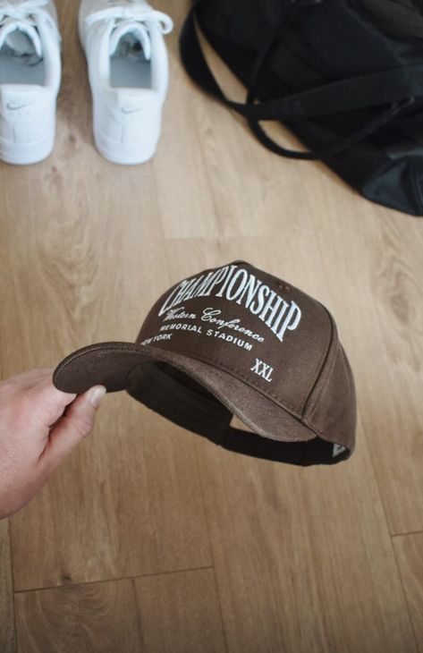 Cool Merch Design, Street Racing Outfit, Rhude Cap, New Era Cap Outfit Men, Trucker Cap Design, Cap Outfit Men, Streetwear Cap, Streetwear Caps, Custom Fitted Hats