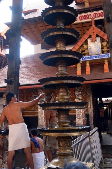 Guruvayur Temple - Lord Krishna's Abode In God's Own Country | Inditales Guruvayoor Temple Images, Guruvayoor Temple, Guruvayur Temple, Temple Images, God's Own Country, Sanctum Sanctorum, Krishna Avatar, Krishna Leela, Monkey And Banana