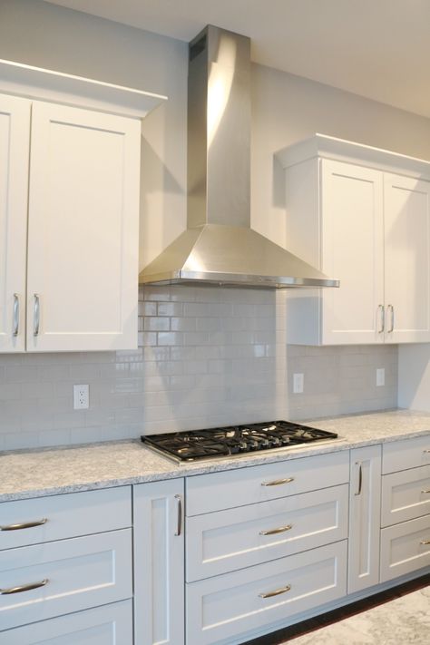 Kitchen Hood Design Stainless Steel, Tile Backsplash Range Hood, Range Hood And Cabinets, Chimney Hood Backsplash, Kitchen Backsplash Under Hood, Kitchen Ideas Range Hood, Stainless Steel Range Hood White Kitchen, Stainless Kitchen Hood, White Kitchen With Stainless Steel Hood