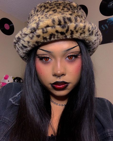 ⭑ ☆ karla ☆ ⭑ on Instagram: “wouldn’t you love to love her🖤⁣⁣ ⁣⁣ • eyeliner from @tabootakeover⁣ use my discount code ‘lilspooky’ for 15% off ⁣⁣ (used for my brows…” Vanpire Makeup, Girl Vampire Makeup, Vampire Makeup Looks, Goddess Makeup, Black Vampire, Love To Love, Vampire Makeup, Alt Makeup, Pretty Makeup Looks