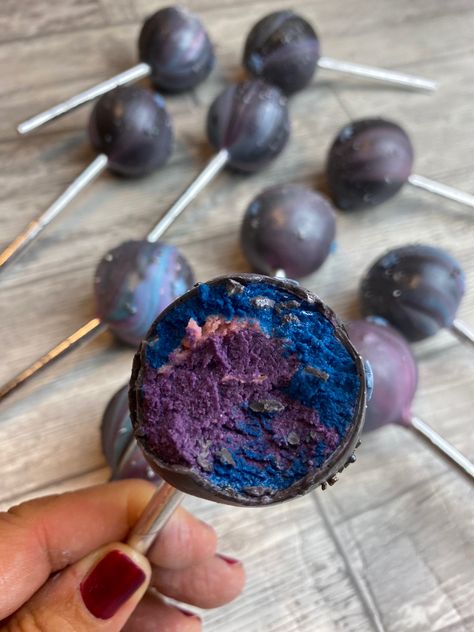 Galaxy Cake Pops, Cake Galaxy, Eclipse Party, Pops Cake, Galaxy Cake, Moon Baby Shower, Moon Baby, Cake Balls, Galaxy Art