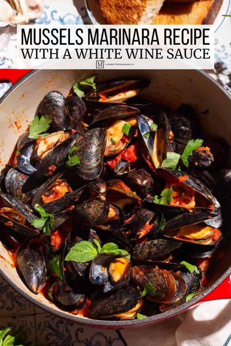 Easy mussels marinara recipe with canned tomatoes, garlic, white wine, and parsley. Serve with toasted bread for dipping! Mussels Marinara, Garlic Broth, Marinara Recipe, Steamed Mussels, Mussels Recipe, Canned Tomatoes, Tomato Broth, White Wine Sauce, Toasted Bread