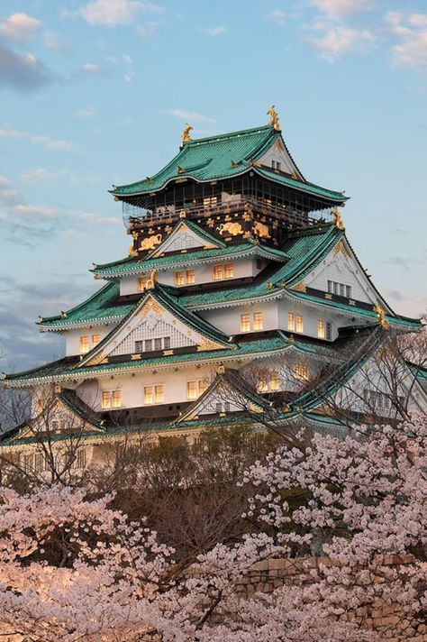 Spring Japan, Japan Holidays, Japanese Castle, Osaka Castle, Castle Aesthetic, Japan History, Outdoor Photographer, Travel Japan, Japan Aesthetic