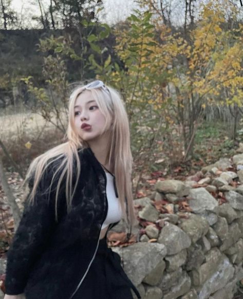 #korean #ulzzang #blonde #icon #did #alter #faceclaim Blonde Korean Girl, Did Alter, Blonde Hair Korean, Red Hair Inspiration, Blonde Asian, Blonde Hair Girl, Korean Ulzzang, Creative Makeup Looks, 짧은 머리