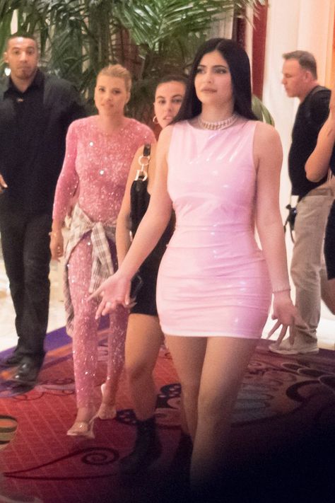 Kylie Jenner Pink Dress, Kylie Jenner Pink, Pink Latex Dress, Kylie Jenner Birthday, Pink Latex, Jenner Sisters, Kylie Kristen Jenner, Sofia Richie, Birthday Party 21