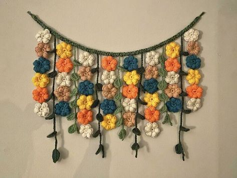 Crochet Wall Art, Wall Hanging Designs, Crochet Wall Hangings, Handmade Wall Hanging, Hanging Flower Wall, Crochet Decoration, Crochet Home Decor, Diy Crochet Projects, Bag Crochet