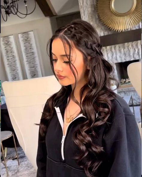 Quinceanera Hairstyles Medium Hair, Hair Styles For A Quince, Hairstyle Ideas For Long Hair Half Up, Debut Hairstyles Debutante, Pretty Hairstyles With Braids, Quince Hairstyles Braids, Sweet 16 Hairstyles Braids, Quinceanera Half Up Half Down Hairstyles, Hairstyles Up And Down