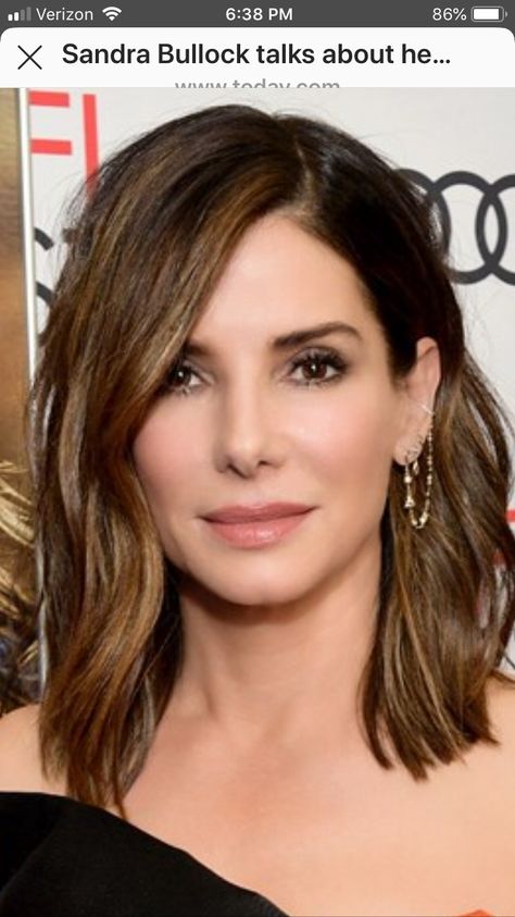 Sandra Bullock Makeup, Sandra Bullock Hairstyles, Mid Hairstyles, Mum Hair, Sandra Bullock Hair, Groom Makeup, Winter Palette, Deep Winter, Side Bangs