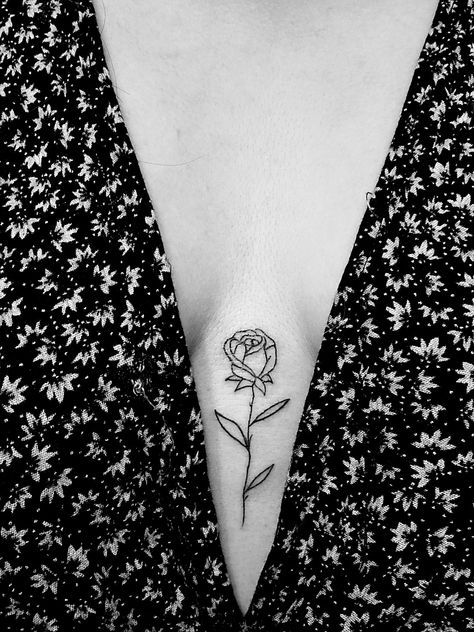 Rose Sternum Tattoo Women, Rose Between Breast Tattoo, Flower Sternum Tattoo Women, Sternum Tattoo Women Flowers, Sternum Rose Tattoo, Rose Tattoo On Chest, Rose Sternum Tattoo, Tattoo In Between Chest Woman, Flower Sternum Tattoo