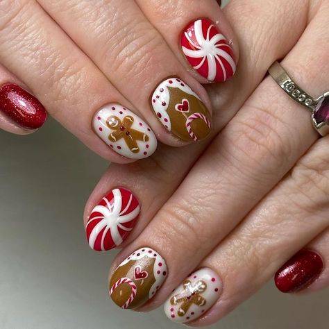 @nails_by_3llie nails are dressed up like Gingerbread Man and they look delicious! #GingerbreadNails #HolidayNails #NailArtInspo… | Instagram Nail Art Noel, Ballet Nails, December Nails, Nagel Tips, Twinkle Toes, Fake Nail, Festival Nails, Xmas Nails, Girls Nails