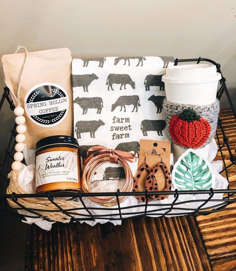 Cowgirl Themed Gift Basket, Western Themed Gift Baskets, Western Gift Baskets, Western Theme Gift Basket Ideas, Western Basket Ideas, Cow Gift Basket, Western Gift Basket Ideas, Giveaway Basket Ideas, Western Gift Basket