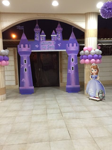 Outdoor kids party Sofia the first More Sofia Birthday Decorations, Sofia The First Birthday Decorations, Princess Sofia Decorations, Sofia The First Decorations, Princess Sofia The First Birthday Party, Outdoor Kids Party, Princess Sofia Birthday Party Ideas, Princess Sofia Birthday, Princess Sofia Party