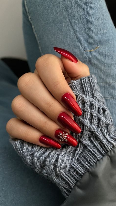 Get festive with these gorgeous red Christmas nails for the winter season Discover stunning dark designs simple black and acrylic short nails cherry gold and short nail art designs sparkly winter nail options and more Add a touch of glamour to your holiday look with these eye-catching nail designs Red Christmas Nail Designs Short, Cherry Red Christmas Nails, Short Nails Cherry, Red Christmas Nails Winter, Holiday Nails Acrylic, Dark Red Christmas Nails, Nails For The Winter, Red Christmas Nail Designs, Short Nail Art Designs